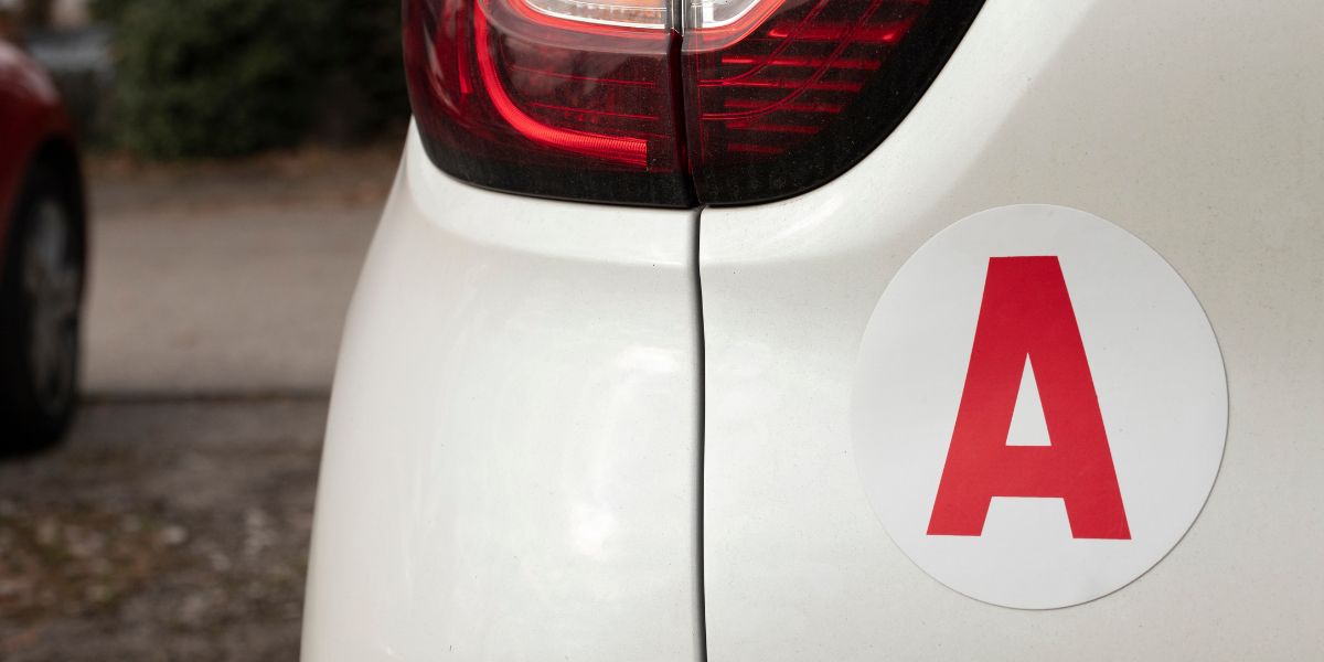 Un jeune conducteur peut-il conduire n’importe quelle voiture ?