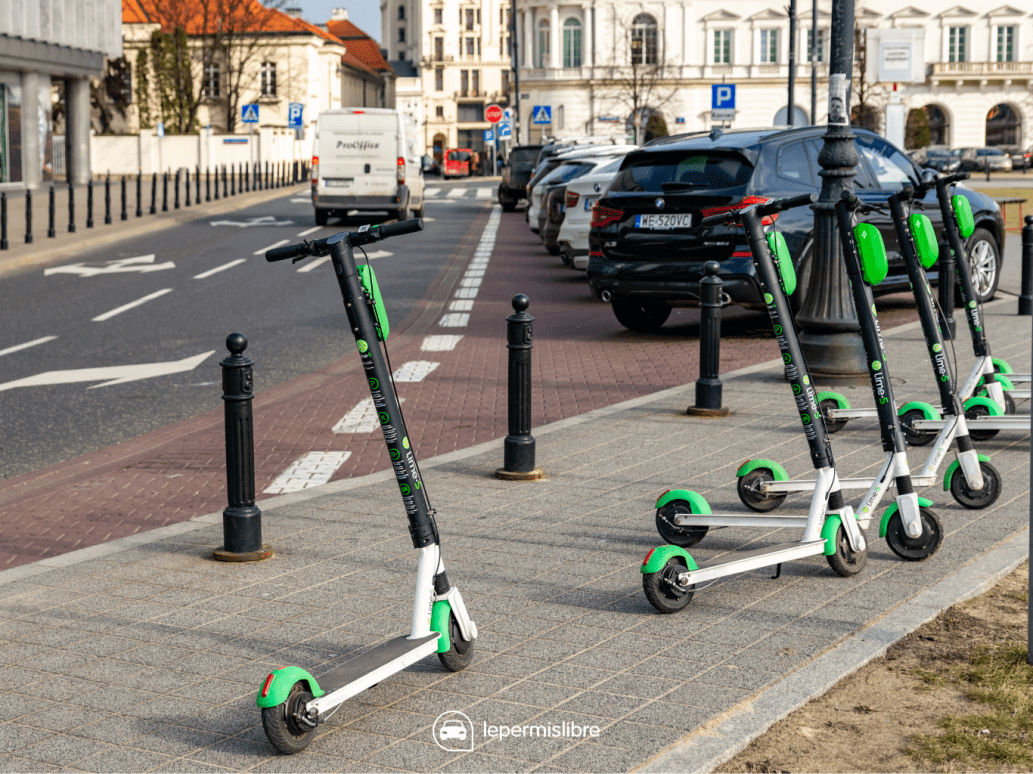 Trottinettes électriques sur la route