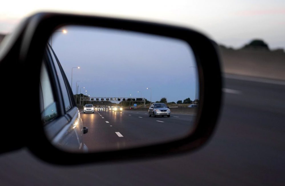 Image d'accueil de l'article Comment régler les rétroviseurs d’une voiture : extérieur et intérieur