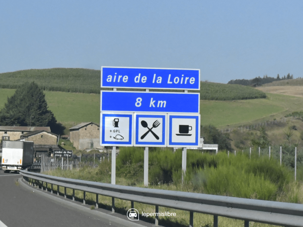 Panneau de localisation d'une aire d'autoroute