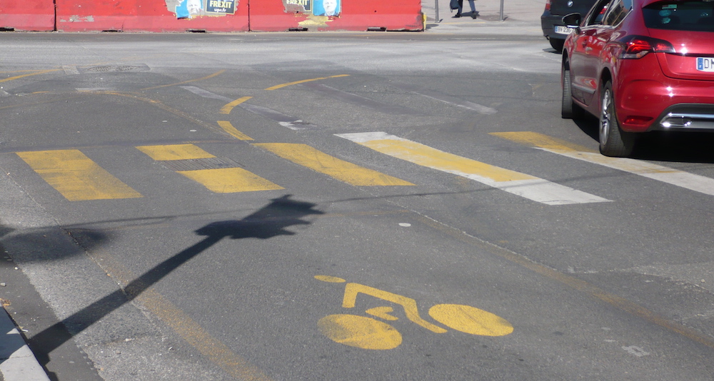 marquage au sol jaune temporaire