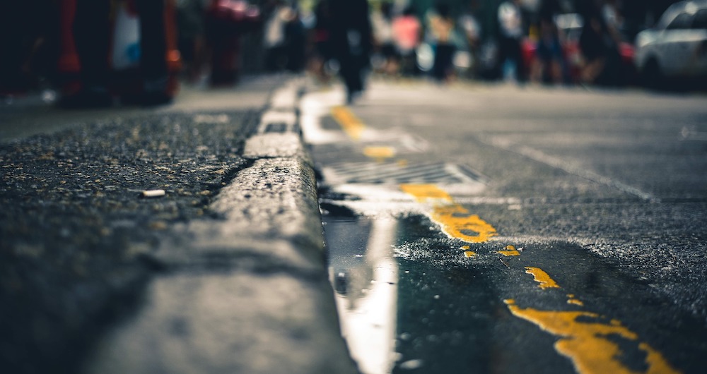 Image d'accueil de l'article Marquage au sol jaune : influence sur le stationnement et la circulation