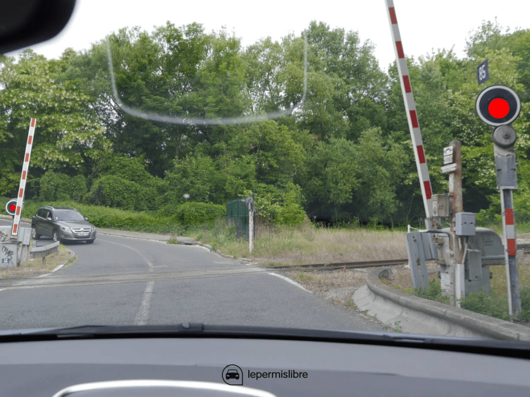 Passage à niveau avec signal lumineux