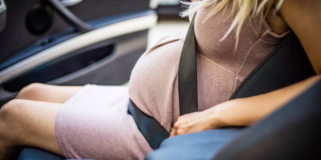 Position de la ceinture de sécurité pour une femme enceinte