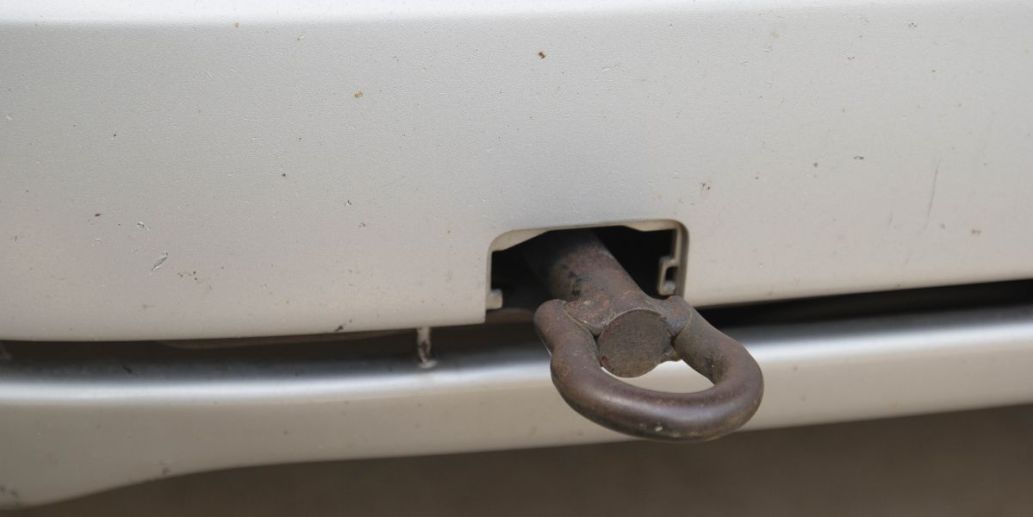 Attache barre de remorquage