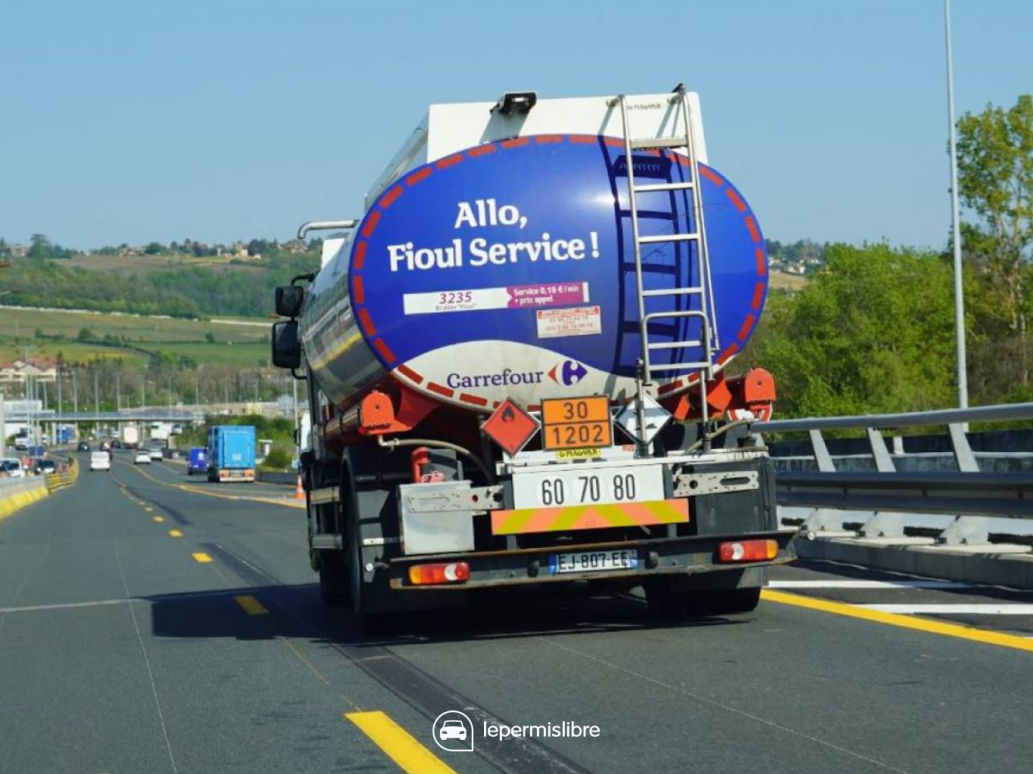 Camion transportant produits dangereux