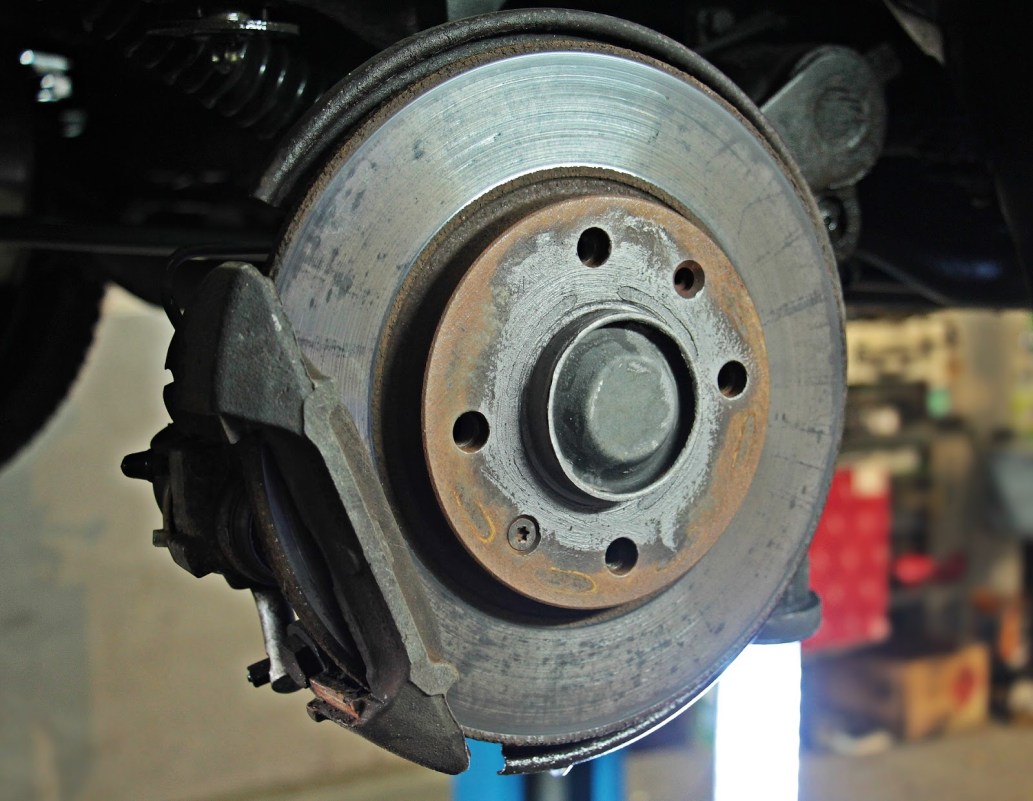 Comment fonctionnent les freins d'une voiture : fonctionnement des freins à disque
